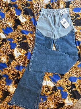 Lee NWT KACEY MUSGRAVES high rise two tone flare jeans! Size 0